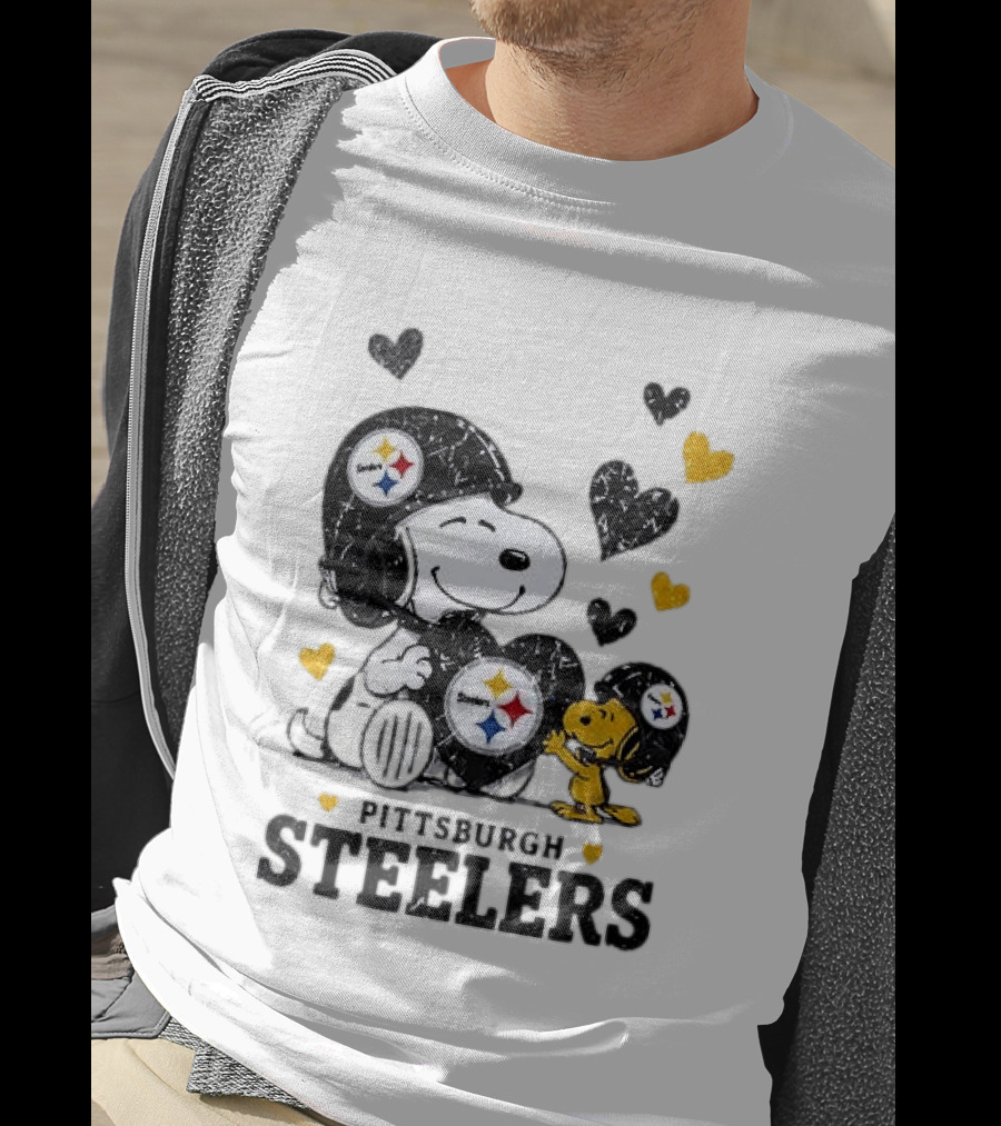 Pittsburgh Steelers Peanuts Snoopy Woodstock Hearts NFL Fan T-Shirt