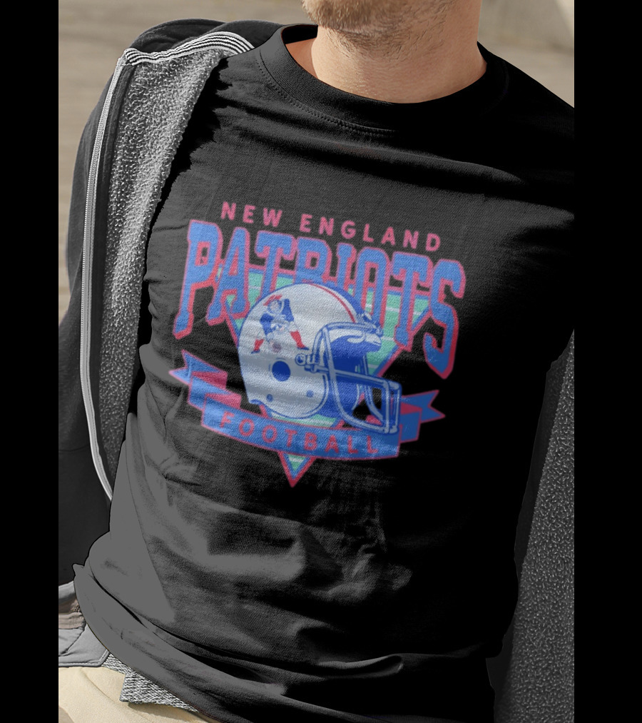 New England Patriots Football Vintage Helmet T-Shirt