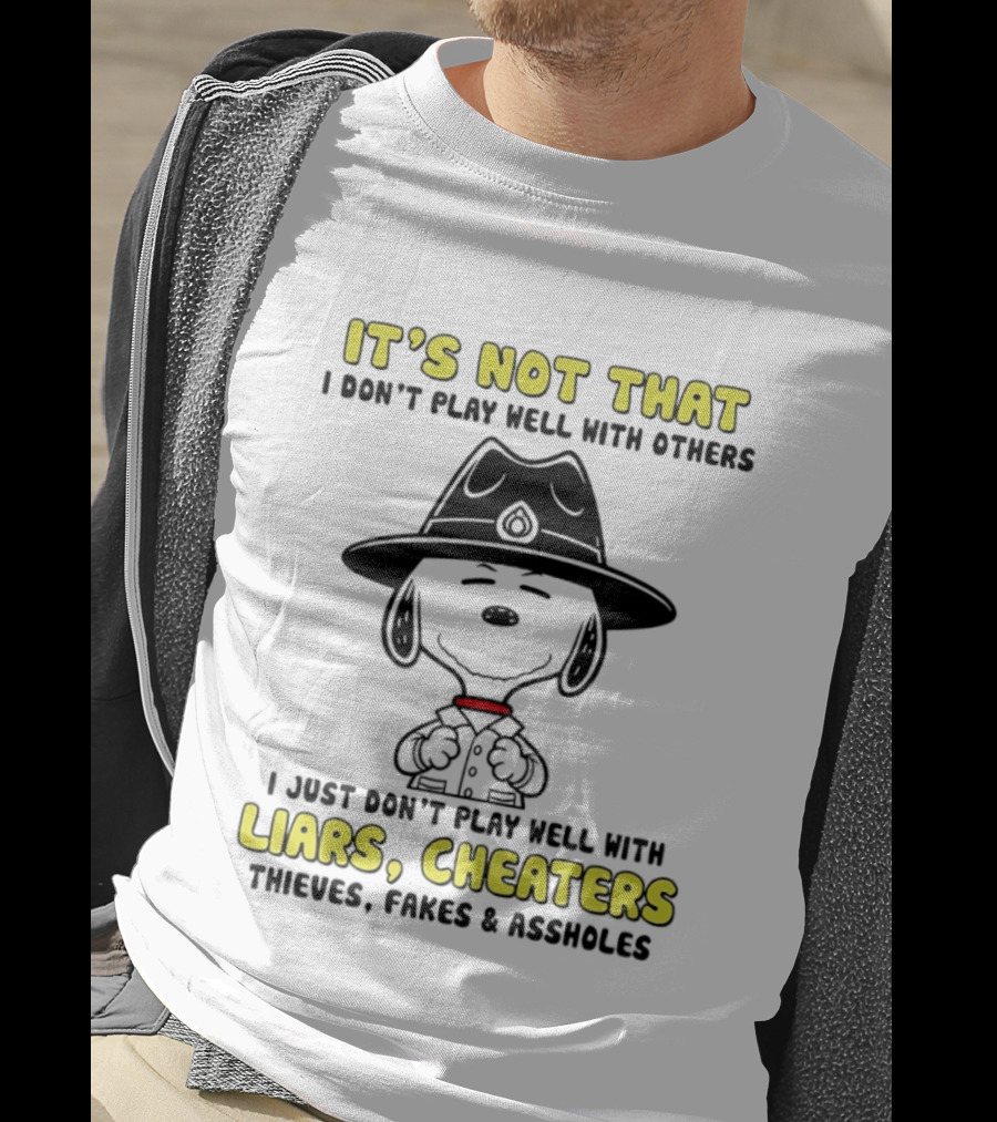 Snoopy It's Not That I Don't Play Well With Others Just Don't Play Well With Liars Cheaters Thieves Fakes & Assholes T-Shirt