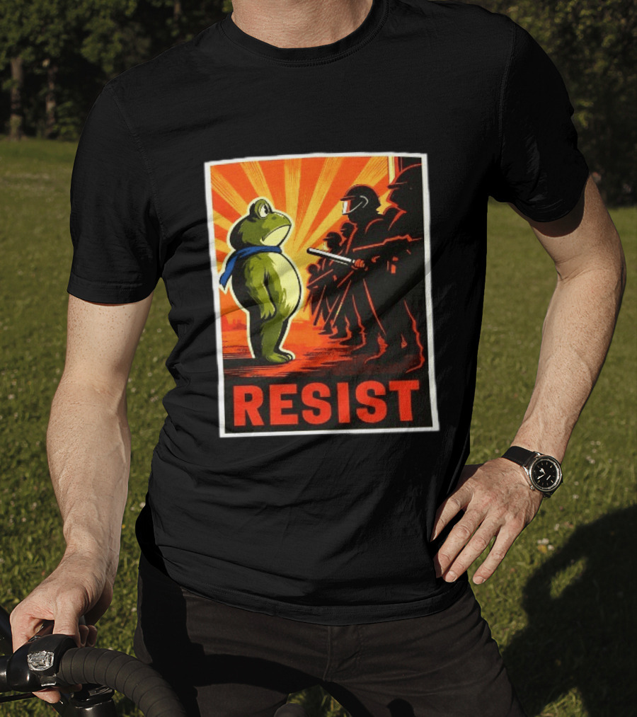 Resist Portland Frog 2025 Anti Fascism Protest Art With Frog And Riot Police T-Shirt