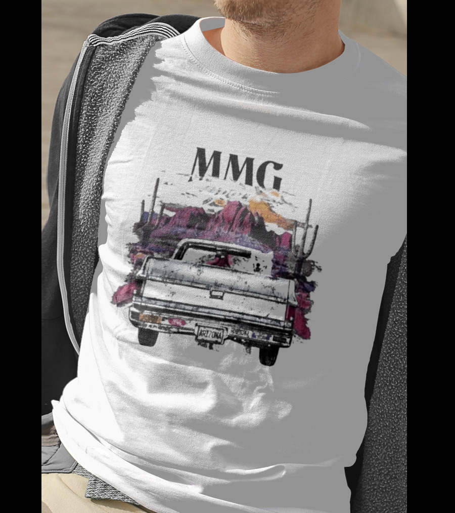 MMG Luna Vintage Car Desert Sunset Scene T-Shirt