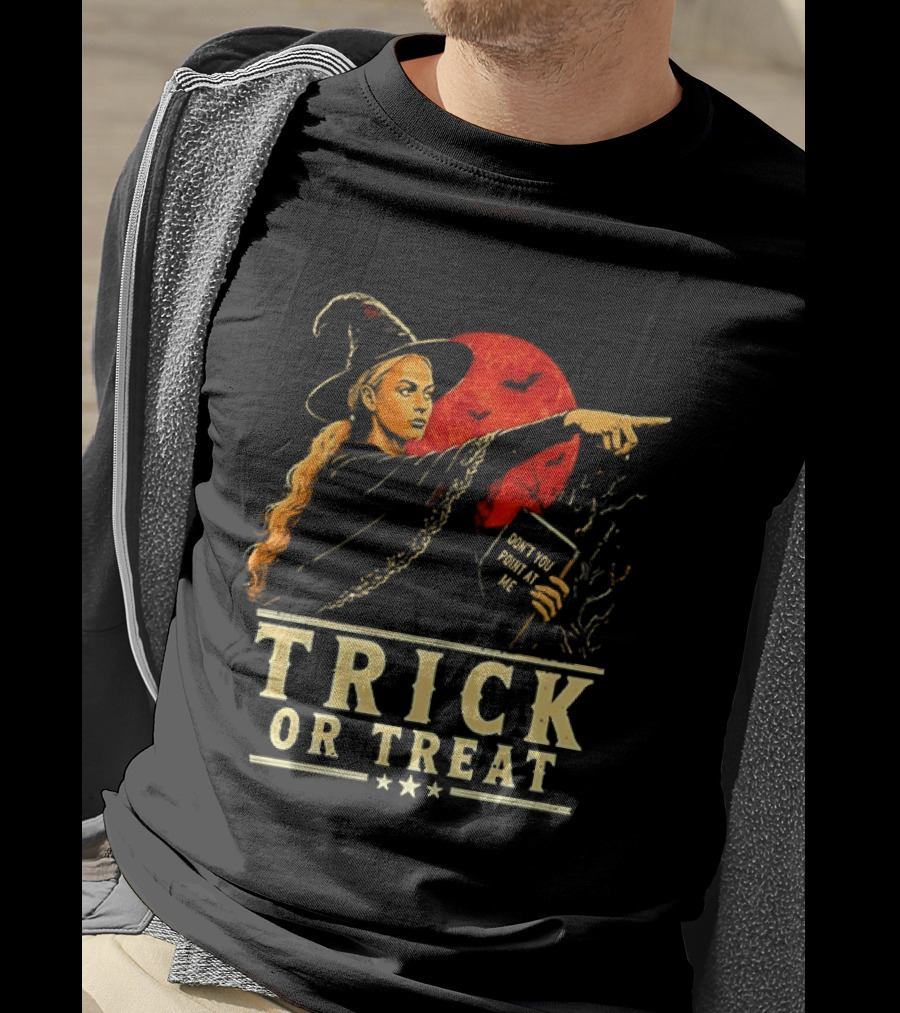 Witch Pointing Trick Or Treat Halloween 2026 T-Shirt