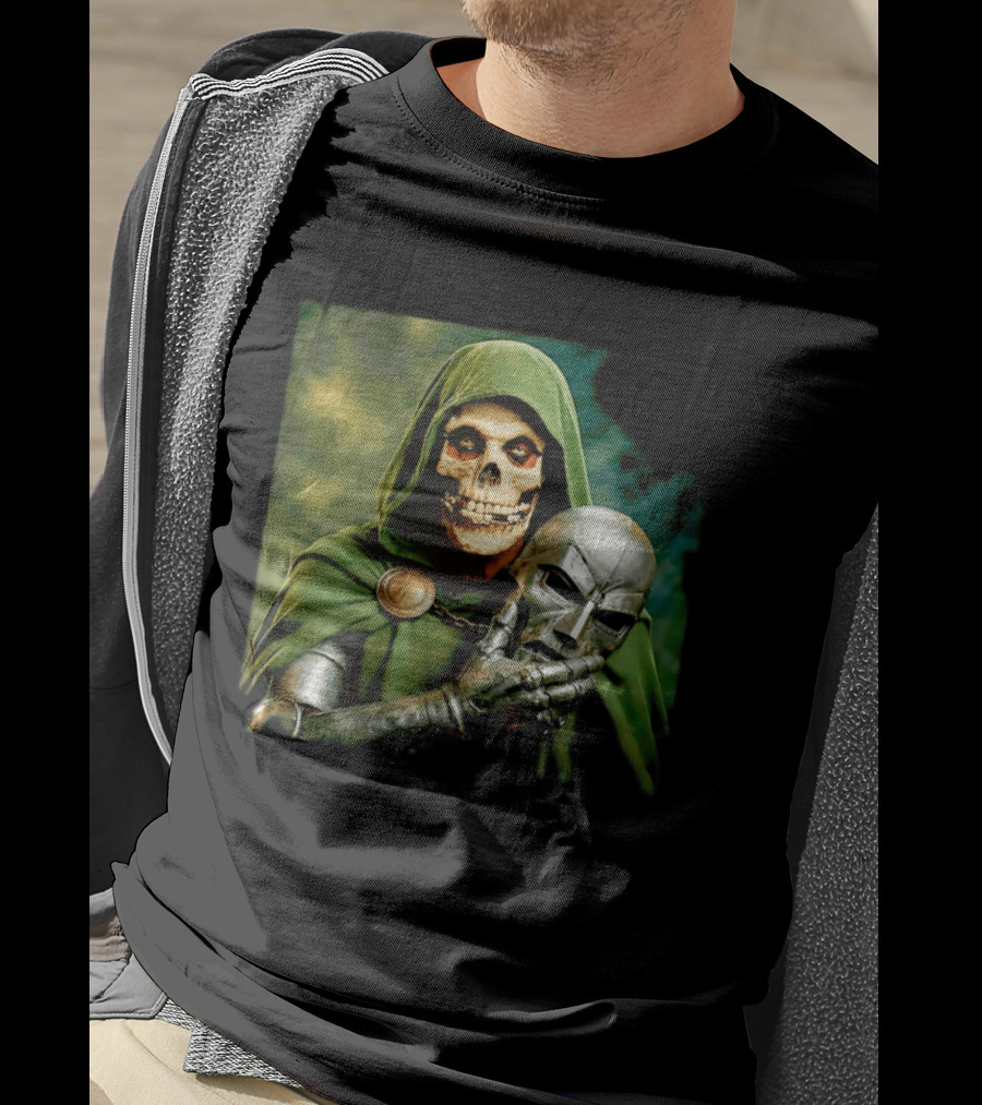 Doctor Doom Skull Face Holding Mask Supervillain Marvel T-Shirt