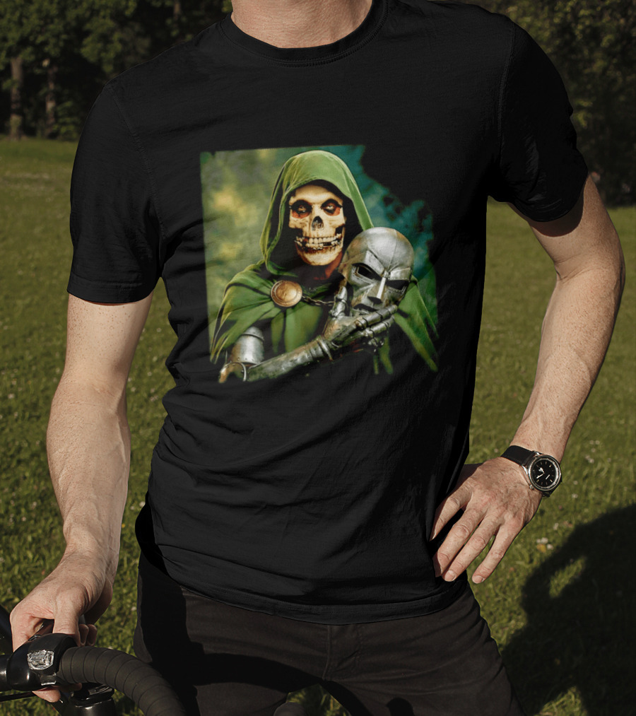 Doctor Doom Skull Face Holding Mask Supervillain Marvel T-Shirt