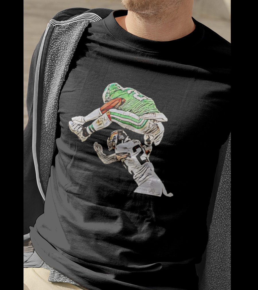 Saquon Barkley Hurdle Backwards Jump Over Defender In Green And White Jersey T-Shirt