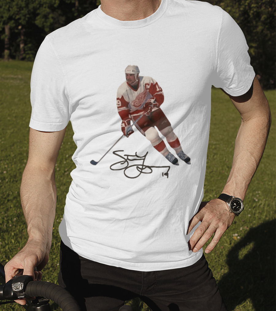 Steve Yzerman Detroit Red Wings Captain 19 Hockey Legend T-Shirt