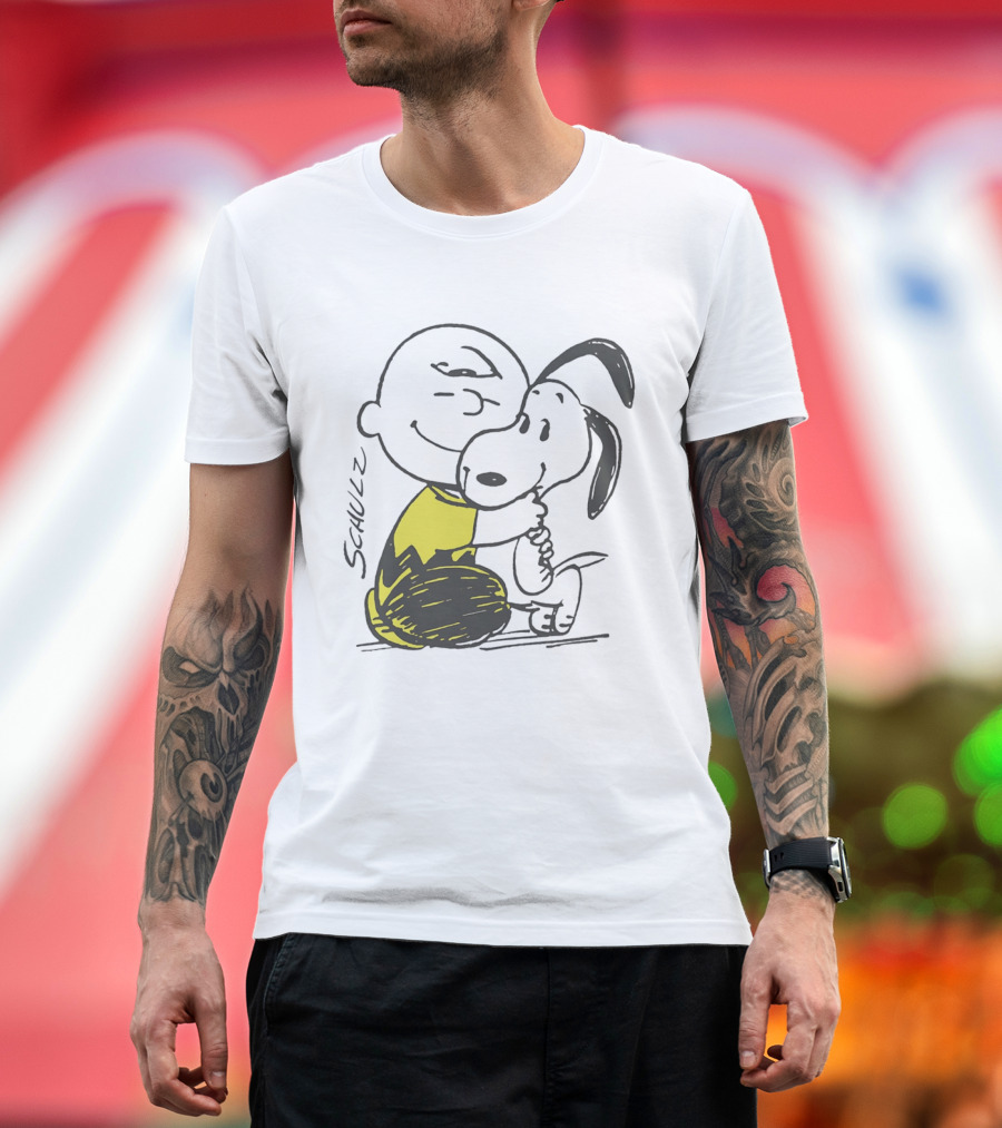 Schulz Charlie Brown Snoopy Hugging Classic Peanuts Friendship T-Shirt