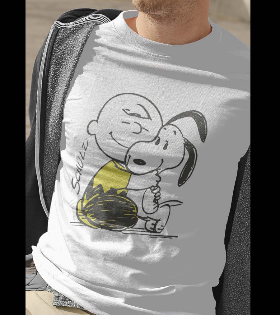 Schulz Charlie Brown Snoopy Hugging Classic Peanuts Friendship T-Shirt