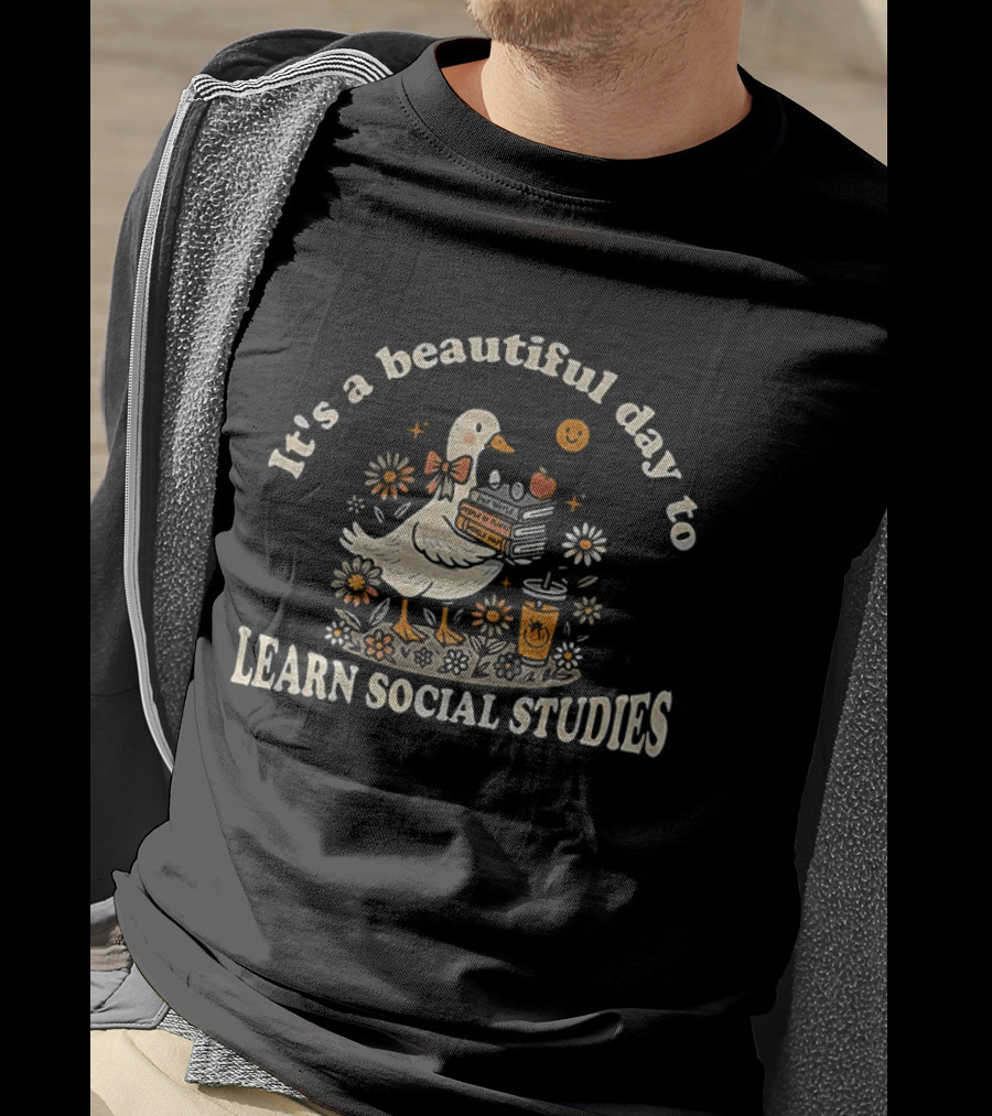 Goose It's A Beautiful Day To Learn Social Studies Happy Halloween T-Shirt