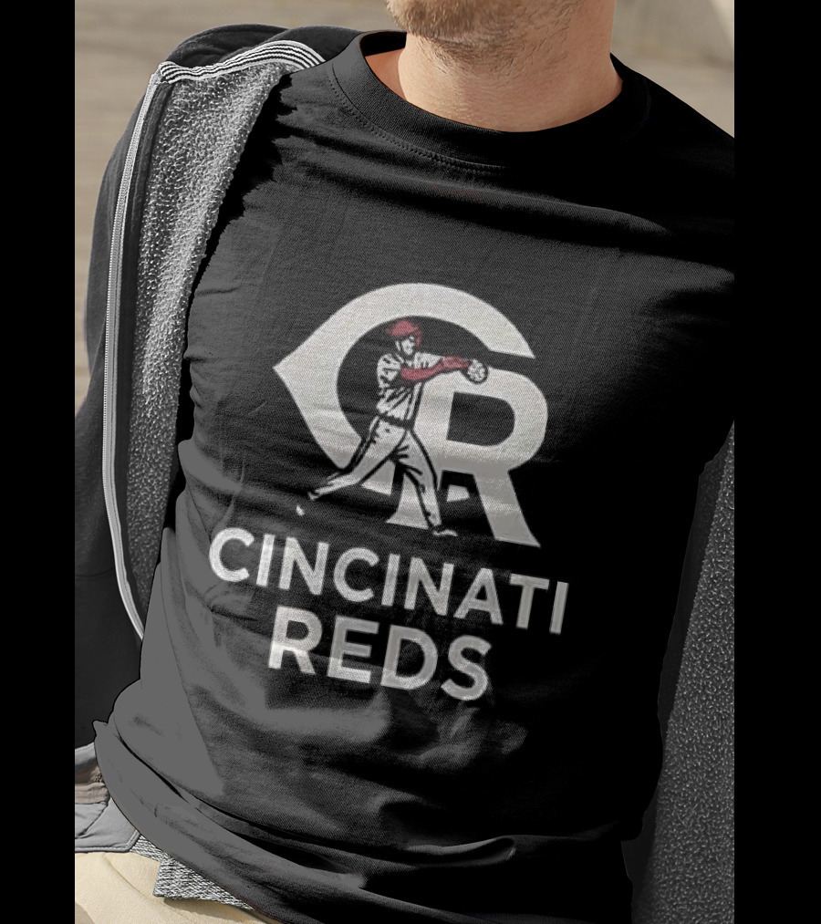 Cincinnati Reds Skull Crossing Bats Baseball Logo Sports Fan T-Shirt