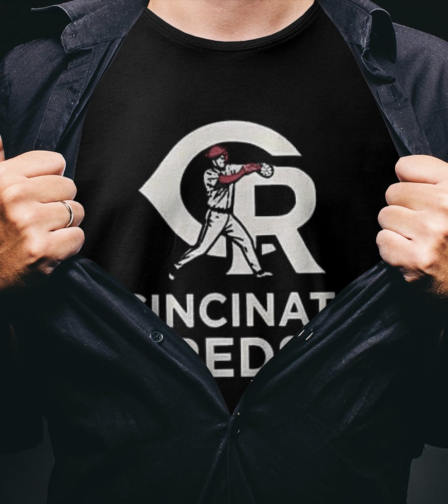 Cincinnati Reds Skull Crossing Bats Baseball Logo Sports Fan T-Shirt