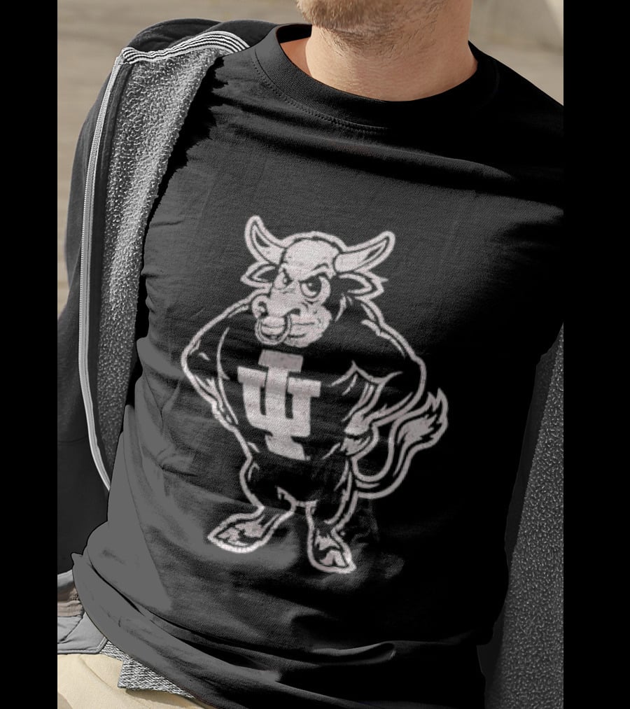 Indiana Hoosiers NCAA Vintage Style Distressed Muscular Bull T-Shirt