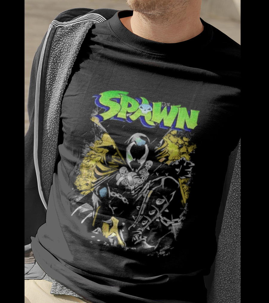 Spawn Crouching Superhero Chains Cape Distressed Comics T-Shirt