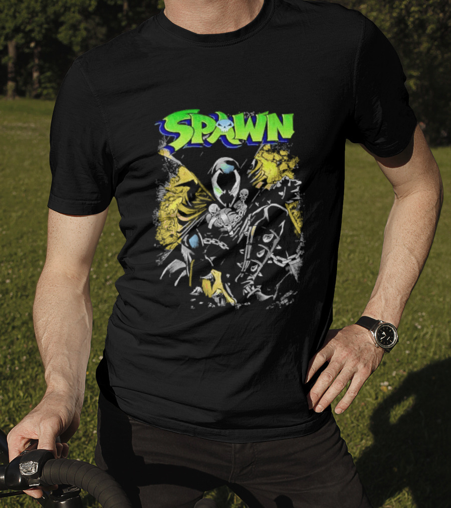 Spawn Crouching Superhero Chains Cape Distressed Comics T-Shirt