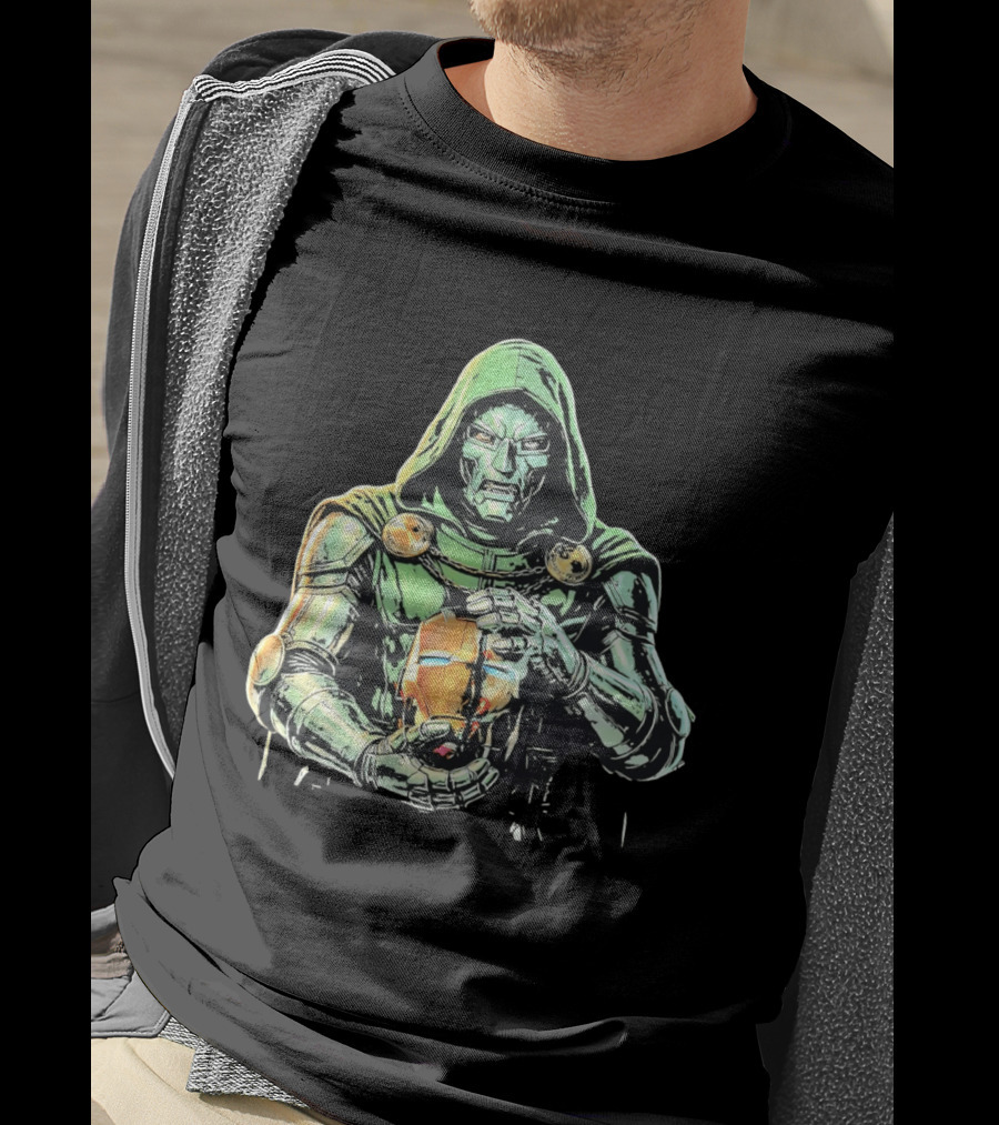 Doctor Doom Marvel Holding Broken Iron Man Mask Iconic Showdown T-Shirt