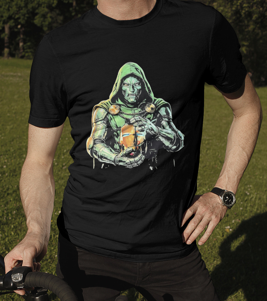 Doctor Doom Marvel Holding Broken Iron Man Mask Iconic Showdown T-Shirt