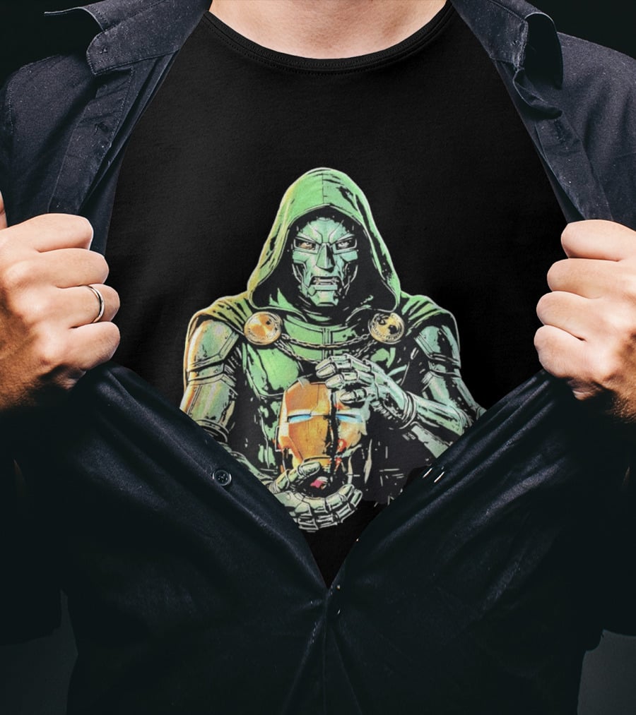 Doctor Doom Marvel Holding Broken Iron Man Mask Iconic Showdown T-Shirt