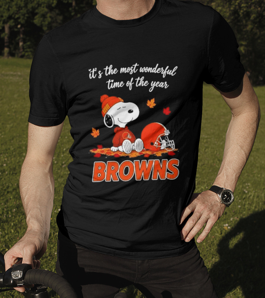 Cleveland Browns Snoopy It's The Most Wonderful Time Of The Year Autumn Leaves Helmet T-Shirt