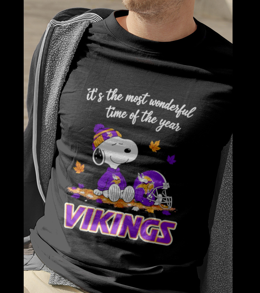 Minnesota Vikings It's The Most Wonderful Time Of The Year Snoopy Sitting Helmet Autumn Leaves T-Shirt