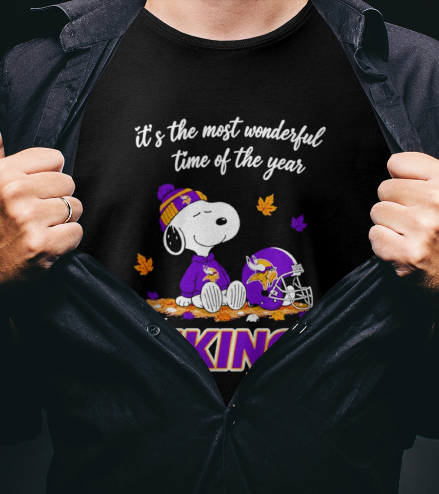 Minnesota Vikings It's The Most Wonderful Time Of The Year Snoopy Sitting Helmet Autumn Leaves T-Shirt