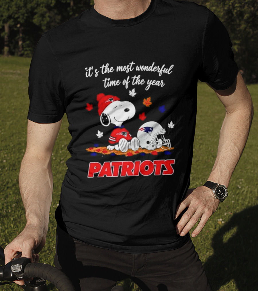 New England Patriots Snoopy It's The Most Wonderful Time Of The Year Autumn Leaves T-Shirt