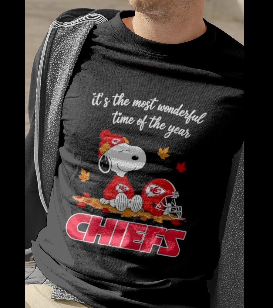 Kansas City Chiefs Snoopy It's The Most Wonderful Time Of The Year Helmet Autumn Leaves T-Shirt