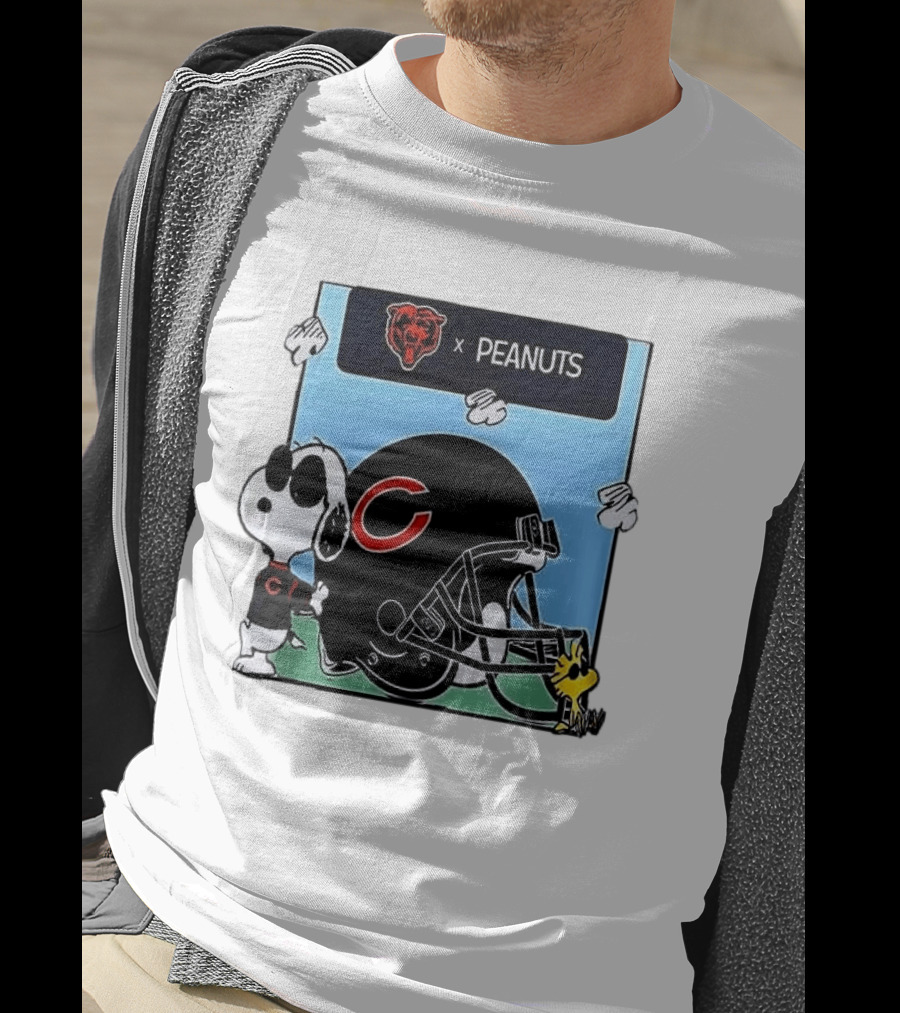 Chicago Bears X Peanuts Snoopy Woodstock Football Collaboration T-Shirt