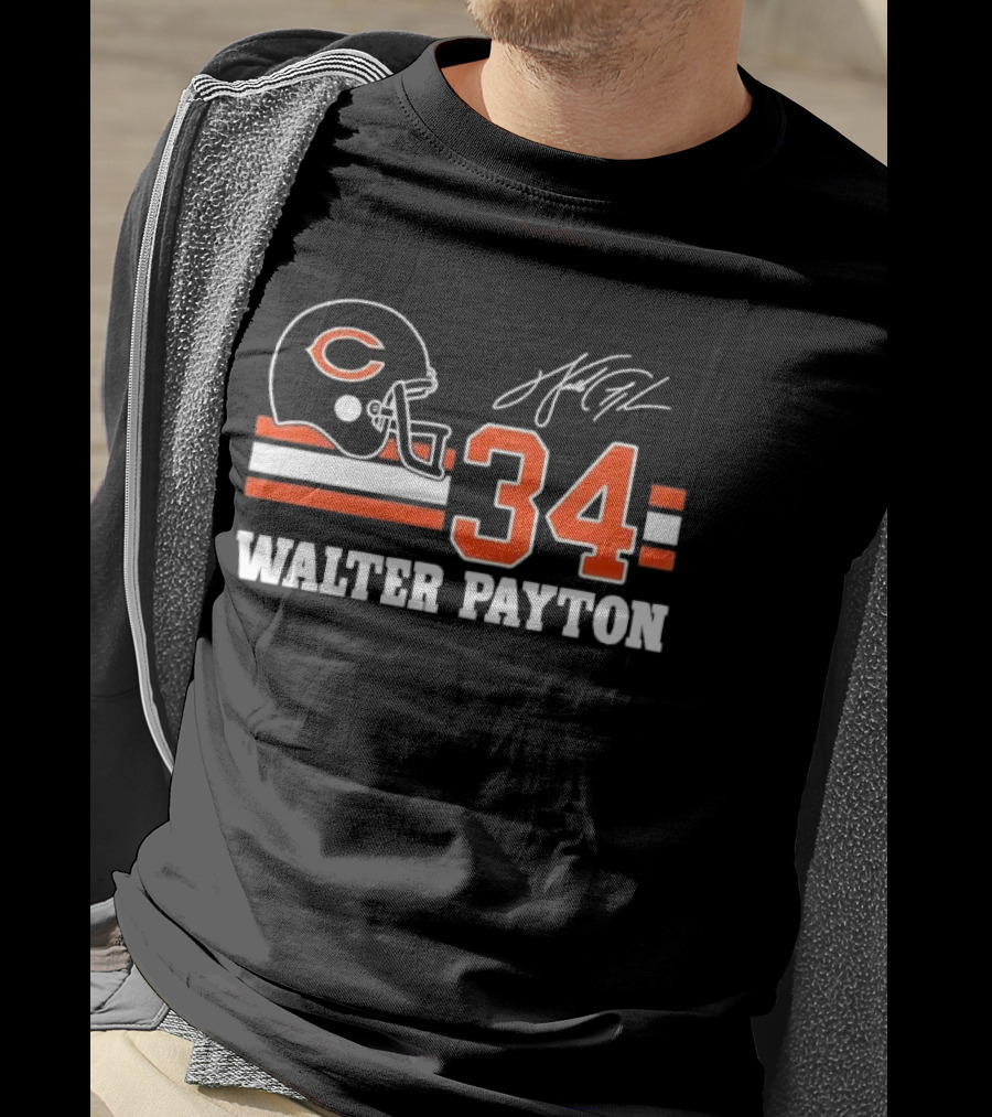 Chicago Bears Walter Payton 34 Distressed Helmet Stripes Signature T-Shirt