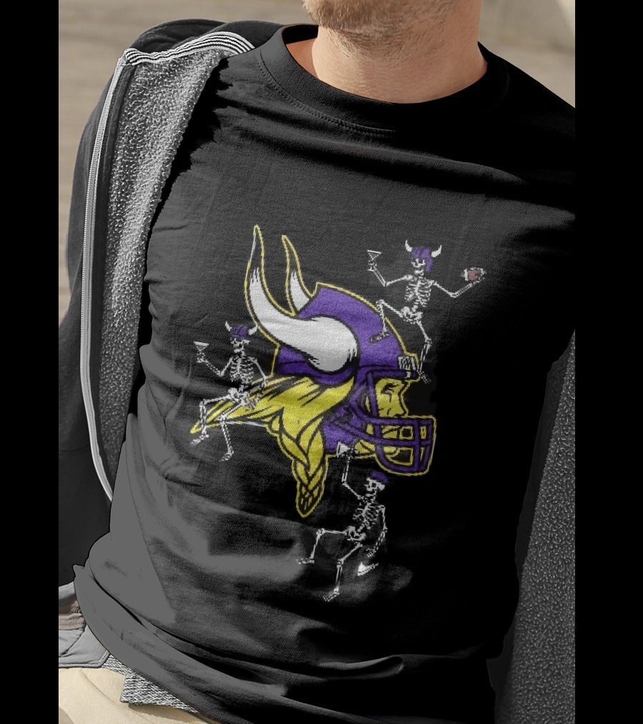 Minnesota Vikings Skeletons Cocktails Football Distressed Axe T-Shirt