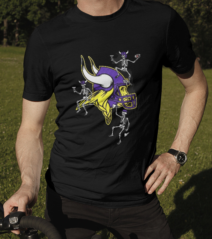 Minnesota Vikings Skeletons Cocktails Football Distressed Axe T-Shirt