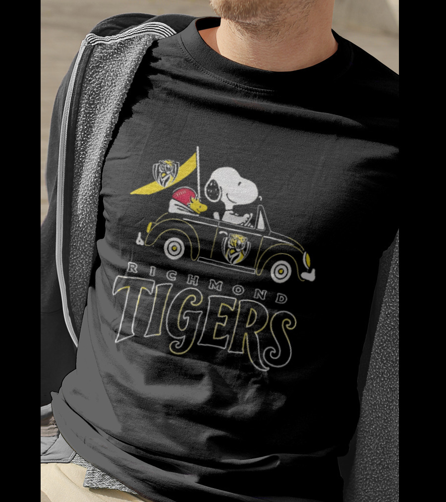 Richmond Tigers Snoopy Woodstock Driving Beetle Car T-Shirt