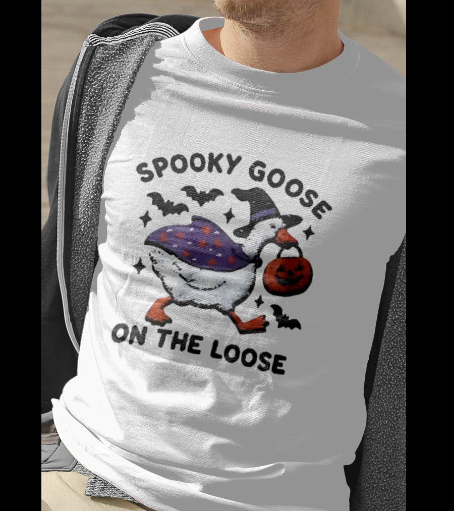 Spooky Goose On The Loose Witch Hat Pumpkin Cape Bats T-Shirt