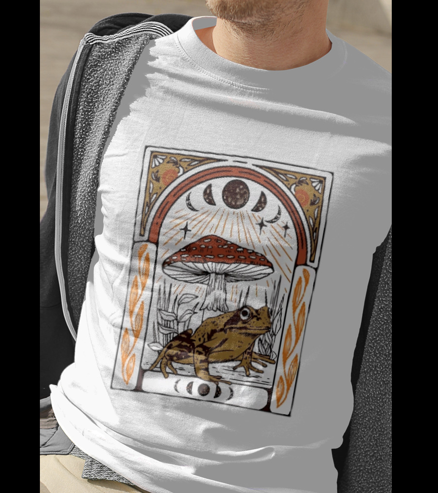 Toad With Amanita Mushroom And Celestial Moon Phases Tarot Aesthetic T-Shirt