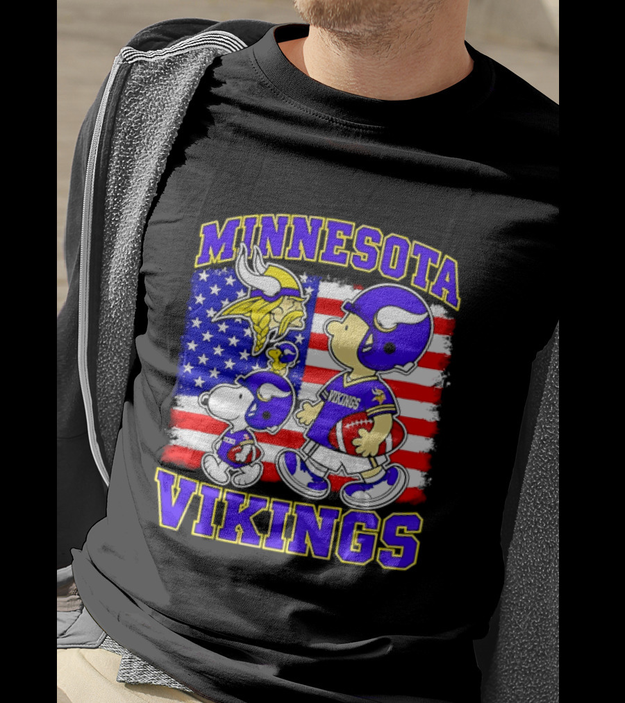 Minnesota Vikings Snoopy Woodstock American Flag Football 2026 T-Shirt