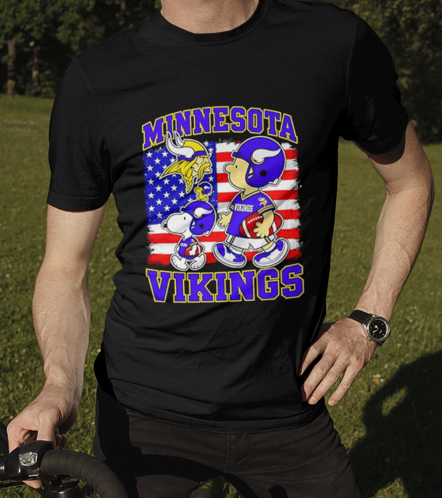 Minnesota Vikings Snoopy Woodstock American Flag Football 2026 T-Shirt