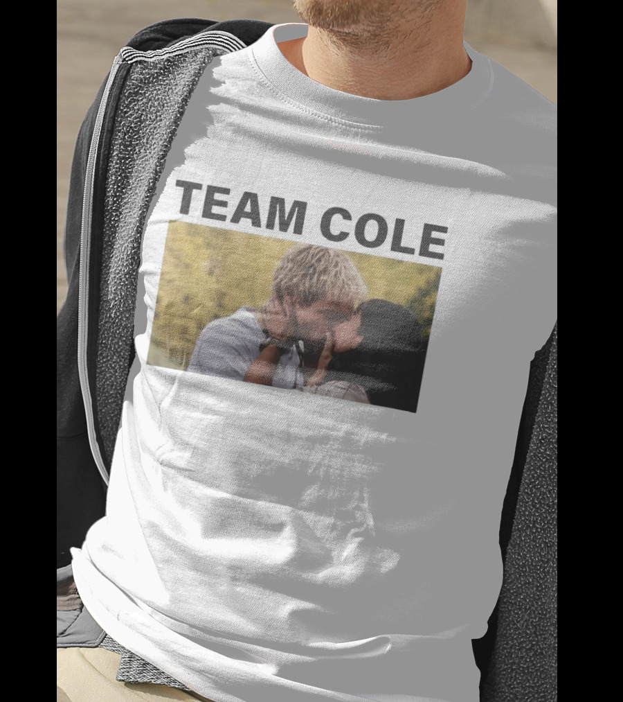 Team Cole Romantic Kiss Scene T-Shirt