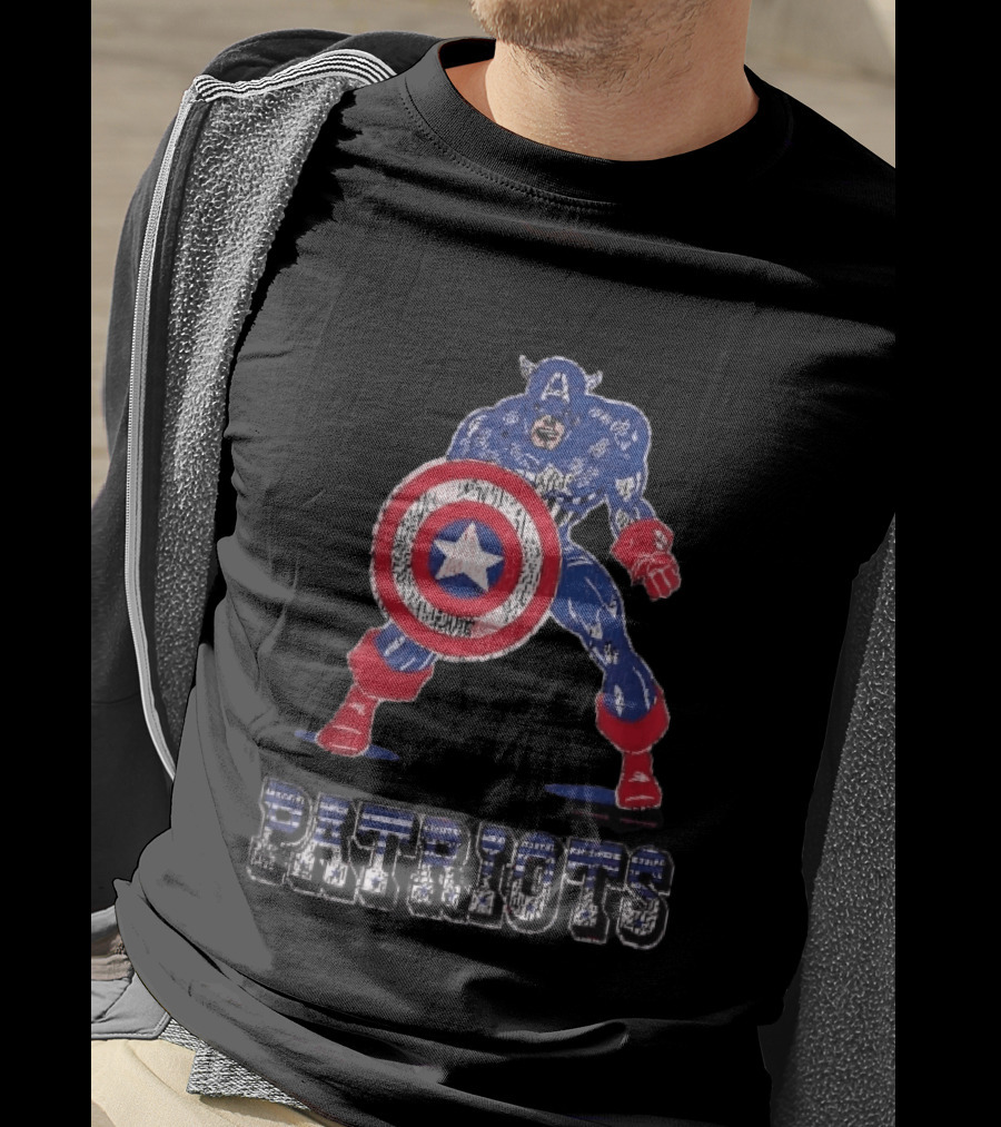 Patriots Captain America Shield Distressed Look T-Shirt