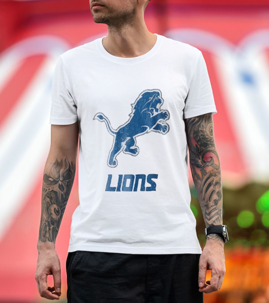 Detroit Lions Distressed Blue Leaping Lion Vintage Team Spirit T-Shirt