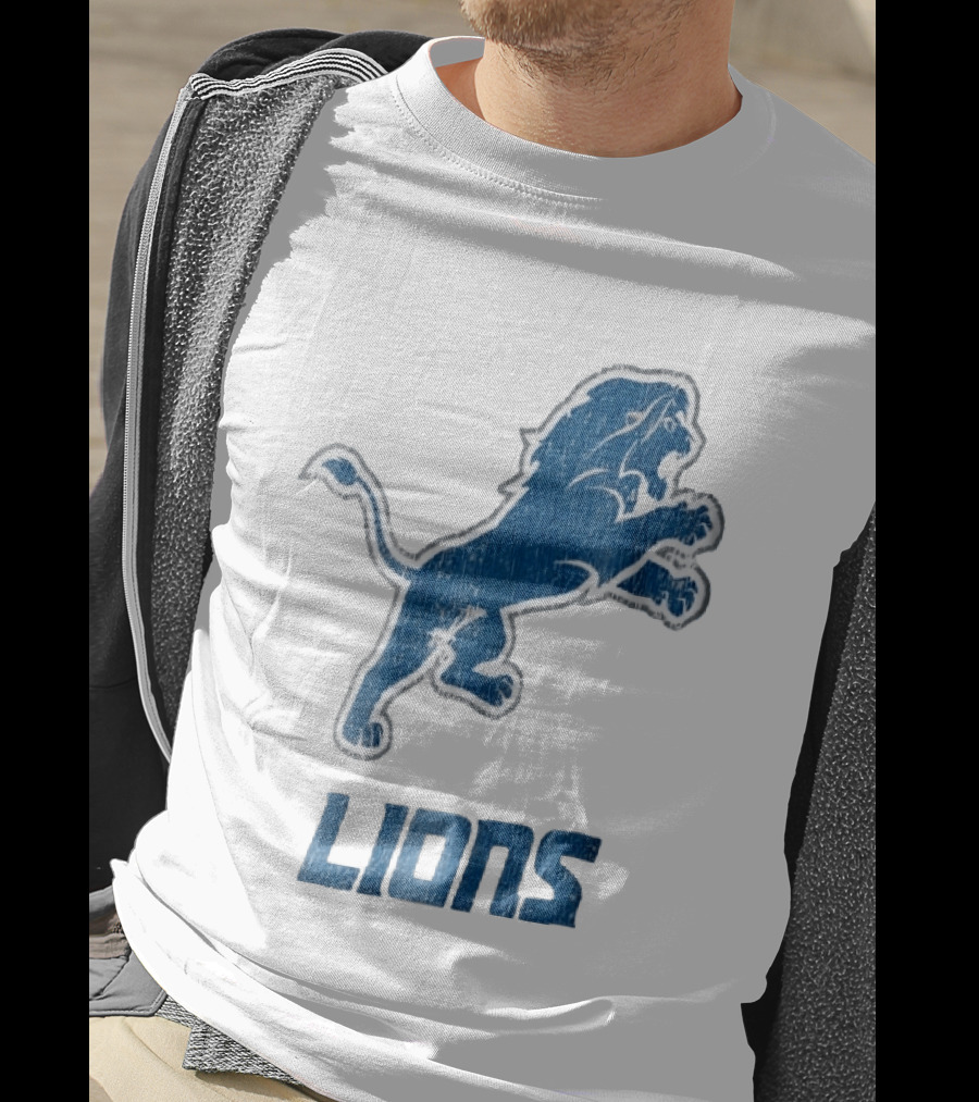 Detroit Lions Distressed Blue Leaping Lion Vintage Team Spirit T-Shirt