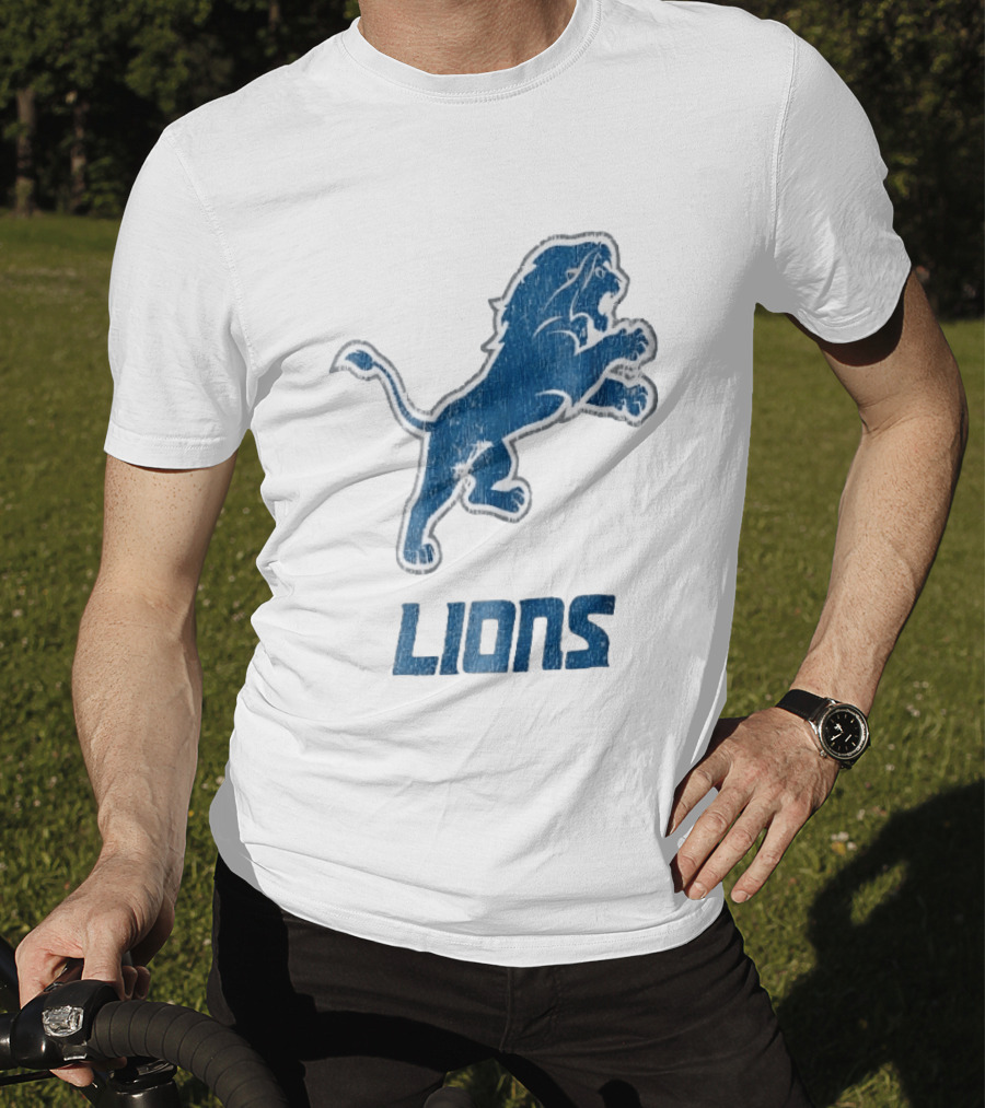 Detroit Lions Distressed Blue Leaping Lion Vintage Team Spirit T-Shirt