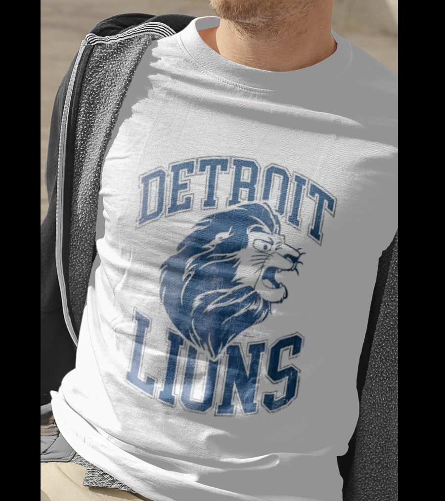 Detroit Lions Distressed Roaring Lion Head Varsity T-Shirt
