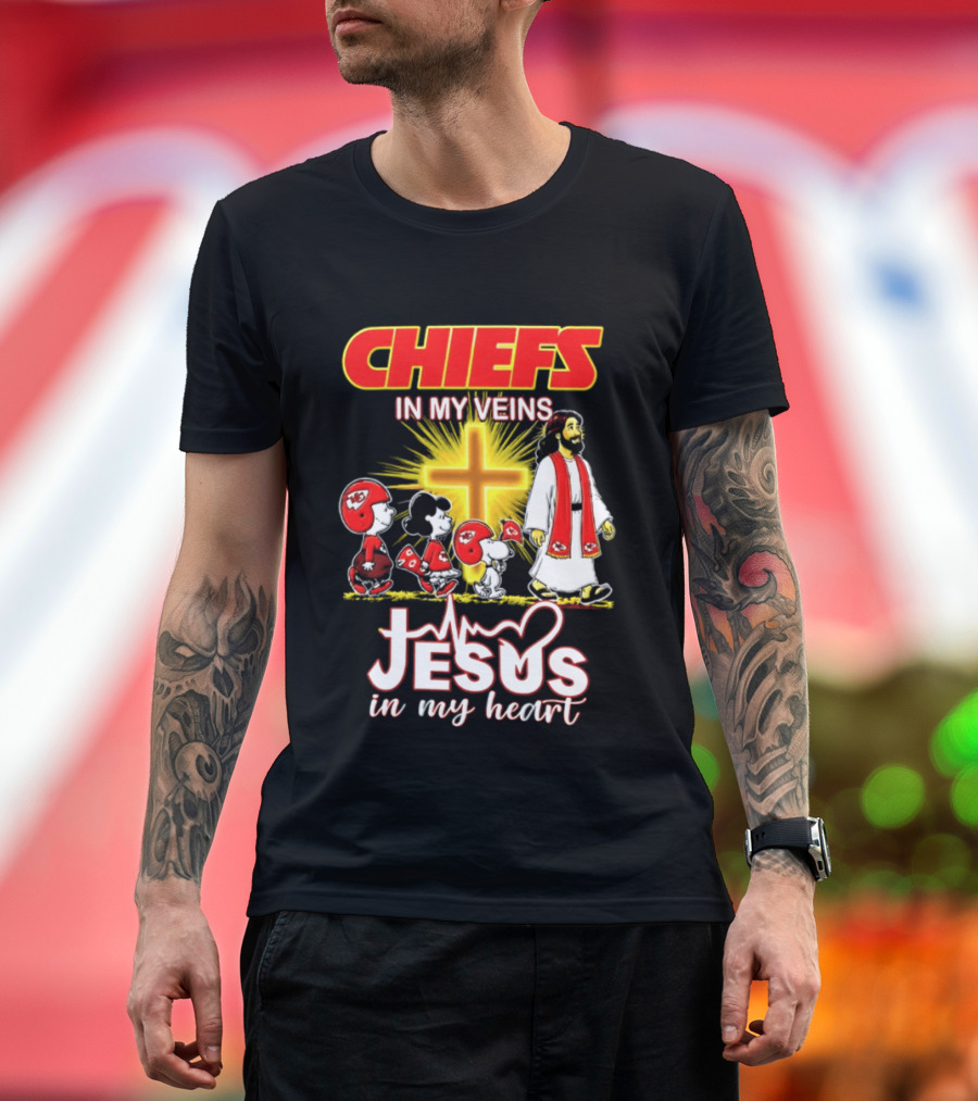 Chiefs In My Veins Jesus In My Heart Snoopy And Charlie Football T-Shirt