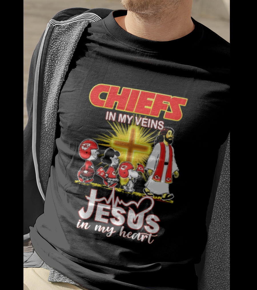 Chiefs In My Veins Jesus In My Heart Snoopy And Charlie Football T-Shirt