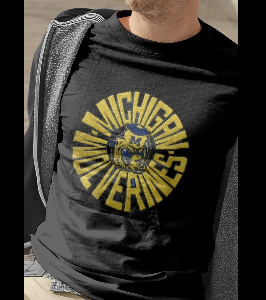 Michigan Wolverines NCAA Sailor Cap Radial Vintage Look T-Shirt