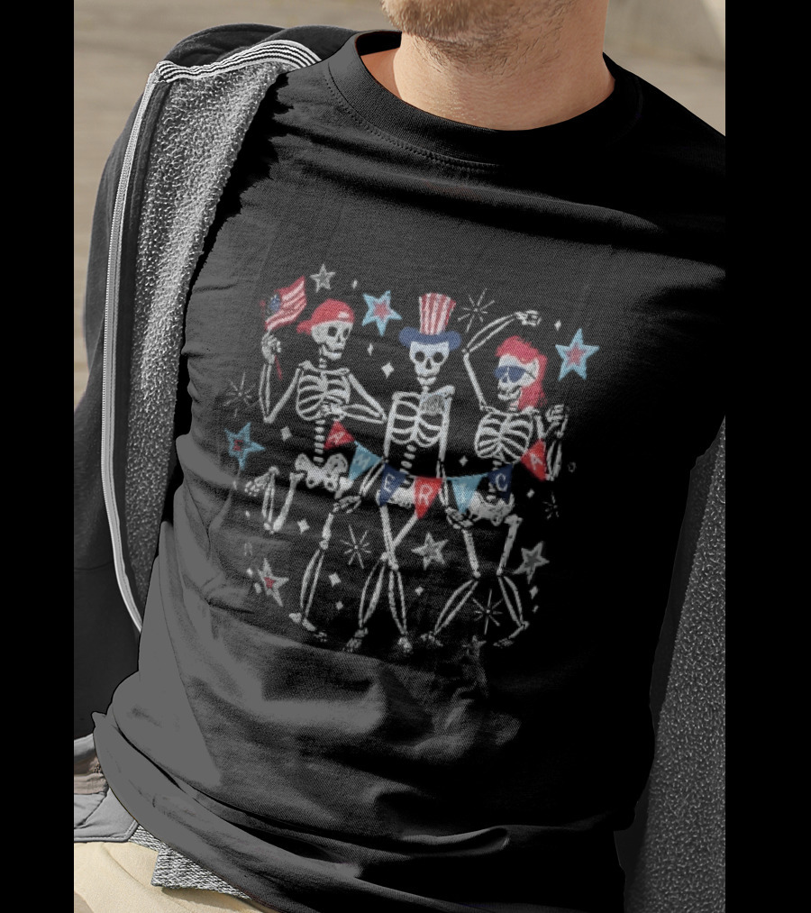 America USA Three Dancing Skeletons Patriotic Uncle Sam Hat Independence Bunting Stars T-Shirt