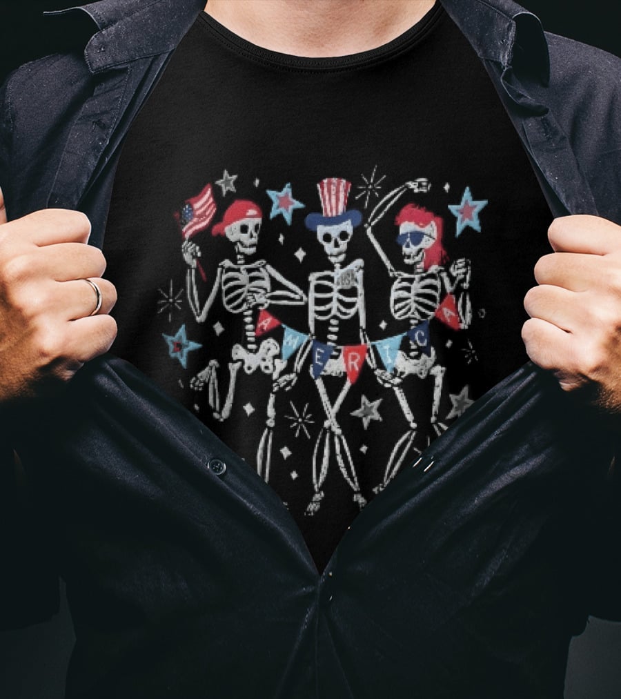 America USA Three Dancing Skeletons Patriotic Uncle Sam Hat Independence Bunting Stars T-Shirt
