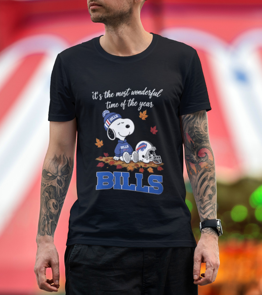 It's The Most Wonderful Time Of Year Snoopy Buffalo Bills Sitting Helmet Leaves T-Shirt