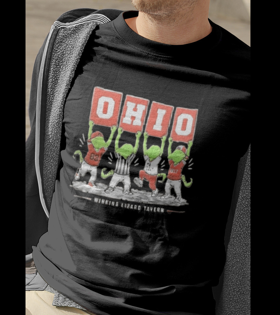 Winking Lizard Tavern Ohio 83 WLT Four Cartoon Green Lizards Holding OHIO Signs T-Shirt