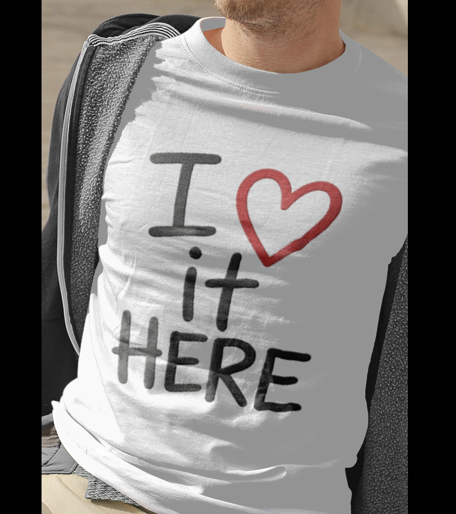 I Love It Here Red Heart Handwritten Doodle T-Shirt
