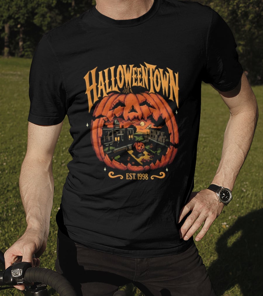 Halloweentown Est 1998 Giant Pumpkin Town Square Portal Scene T-Shirt